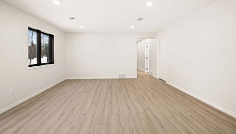 4929 Wild Rose Trail