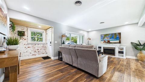 101 N MERCURY AVENUE