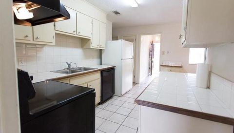 645 Groveland Dr