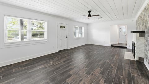 8301 Riverside Dr NE