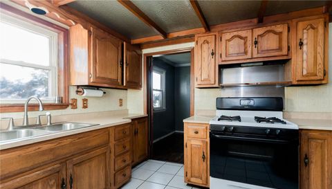 913 E Chain Of Rocks Road