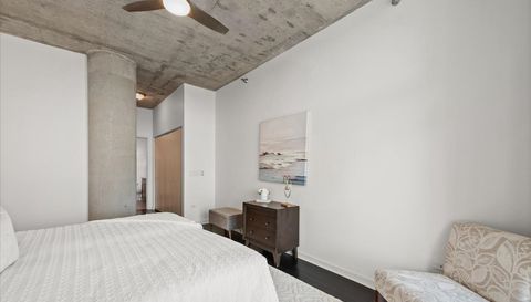 700 N LARRABEE Street