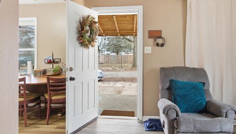 1223 N Centennial St