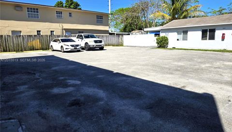 384 Tamiami Canal Rd