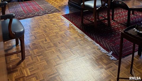 1028 W South Grand Avenue