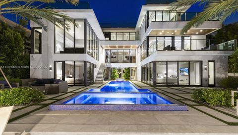 440 Mola Ave