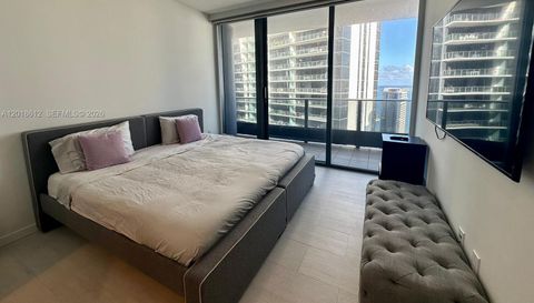 1000 Brickell Plz