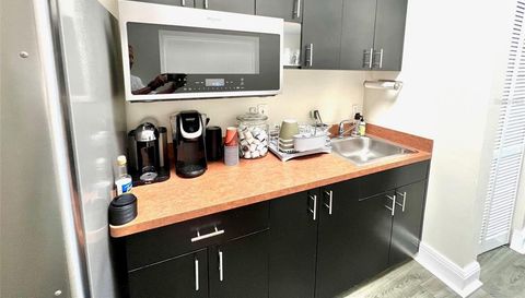 1550 W CLEVELAND STREET