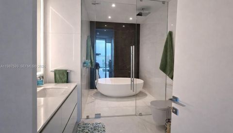 300 Biscayne Blvd Way