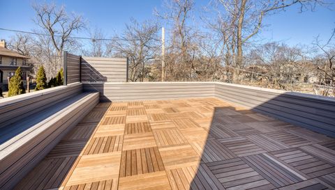 2712 W Sunnyside Avenue