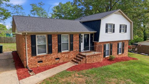 2404 Dulaire Rd