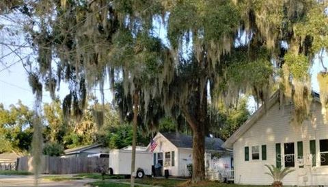 305 LAKESIDE AVENUE