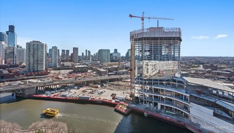 700 N LARRABEE Street