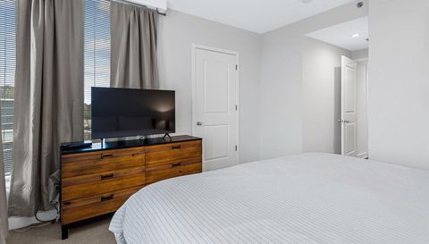 3338 Peachtree Rd NE