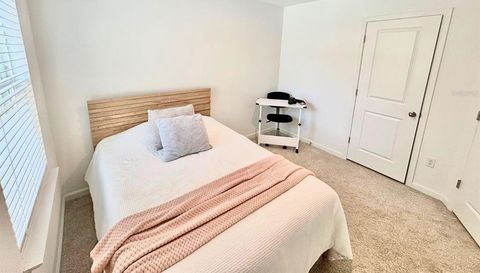 1005 SPRING PALMS LOOP
