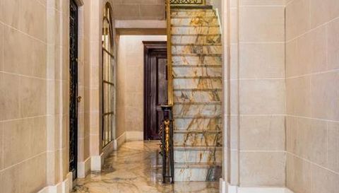 10 E 62nd St