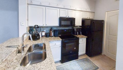 2204 Myrtlewood Cir E