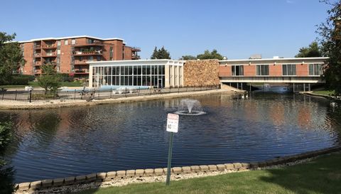 18 E Old Willow Road