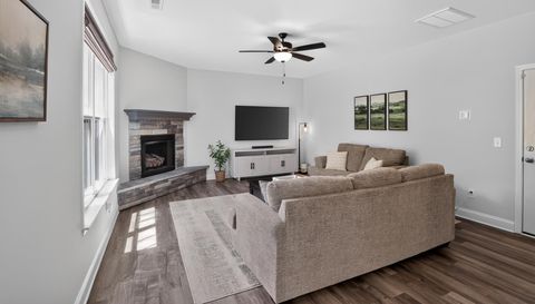 725 Dottie Ct