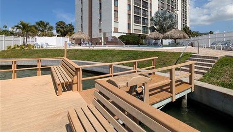 255 Dolphin Point