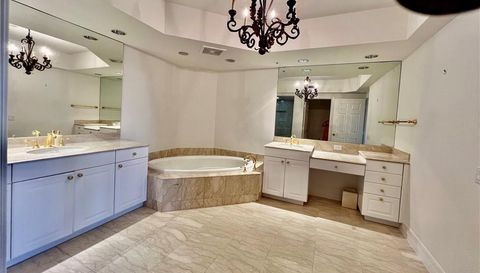 7575 Pelican Bay Blvd