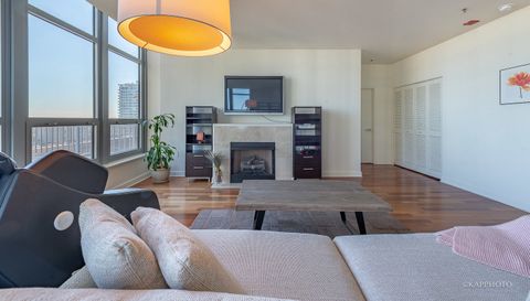 1600 S Prairie Avenue