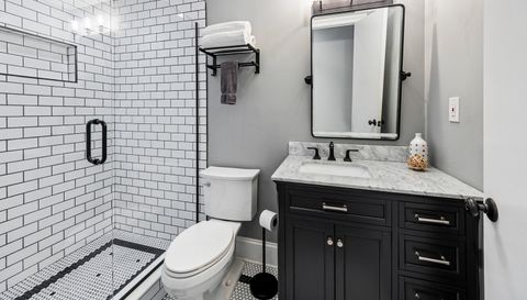 2712 W Sunnyside Avenue