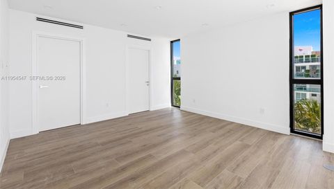 1930 Bay Dr Second Level Un