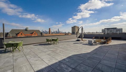 1335 N Western Avenue