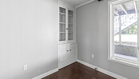 272 Canterbury Dr