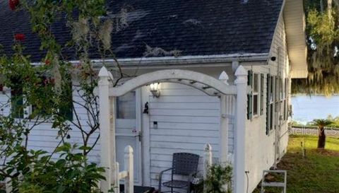 305 LAKESIDE AVENUE