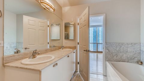 635 N Dearborn Street