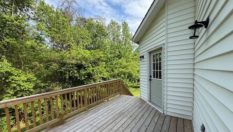 2528 Treetop Ln