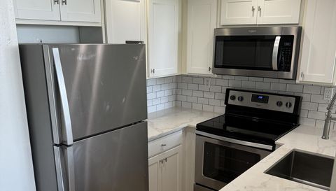 1600 SE 15th St APT 607