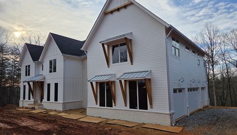 7048 Nichols Cove Dr