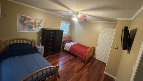 201 Loraine Woods Dr