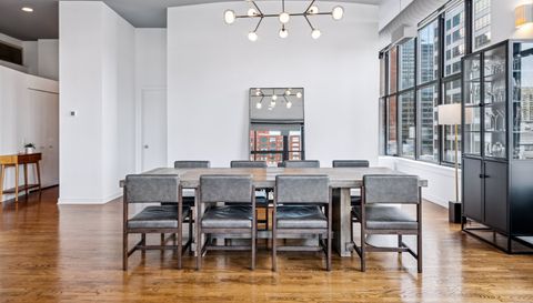 333 W Hubbard Street