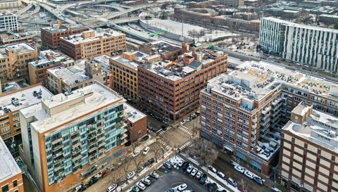 913 W Van Buren Street