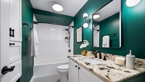 5855 N SHERIDAN Road