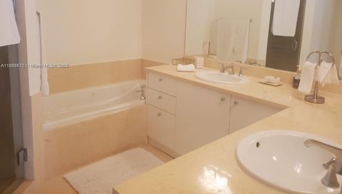 19900 W Country Club Dr