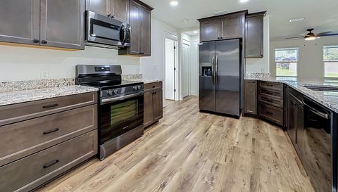 14217 Camelot Pl