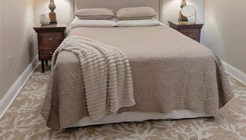 215 W COLLEGE AVENUE