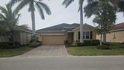 3264 Royal Gardens Ave