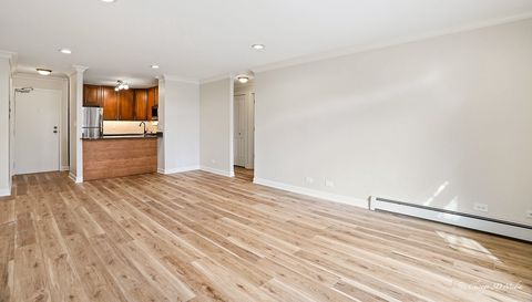 3900 N Pine Grove Avenue