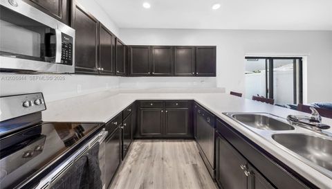 9381 33rd Ln