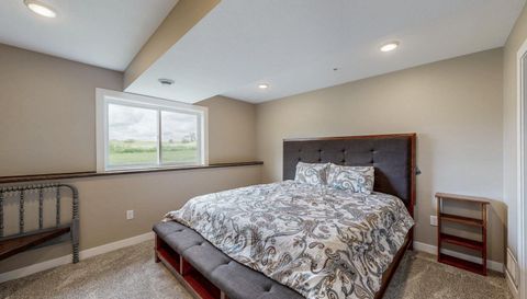 698 Shardlow Place NE