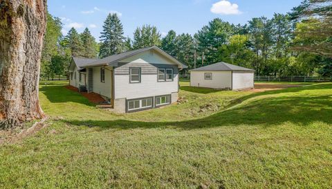 2454 221st Avenue NE