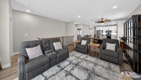 698 Shardlow Place NE