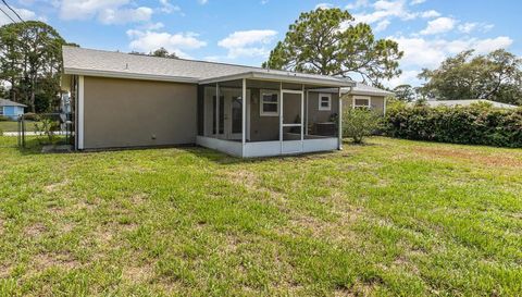 1399 Helliwell St NW