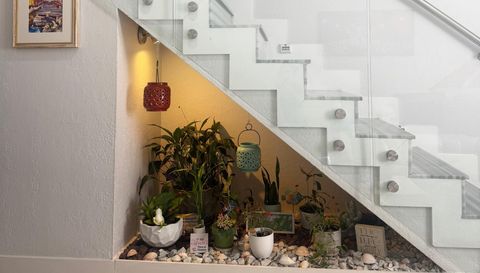 1305 W 53rd St APT 102